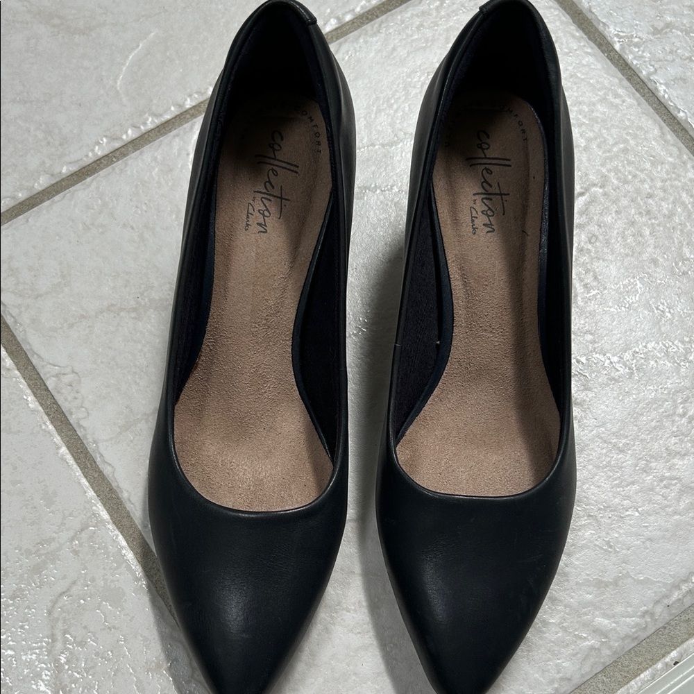 Clarks Collection Navy Blue Pointed Toe Heels